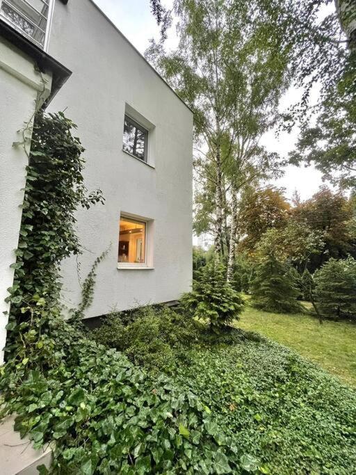 Beautiful Villa With Garden In Milanowek Екстер'єр фото
