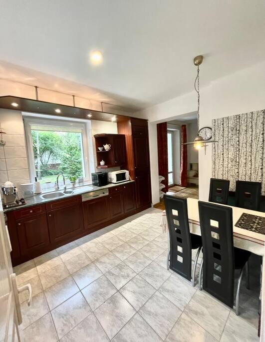 Beautiful Villa With Garden In Milanowek Екстер'єр фото