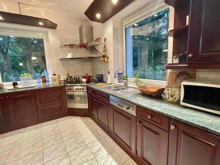 Beautiful Villa With Garden In Milanowek Екстер'єр фото
