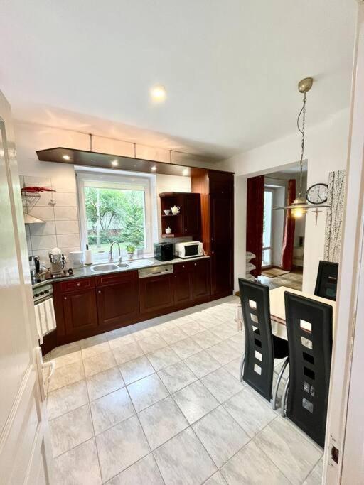Beautiful Villa With Garden In Milanowek Екстер'єр фото