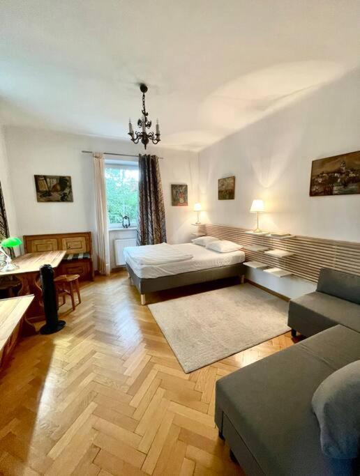 Beautiful Villa With Garden In Milanowek Екстер'єр фото