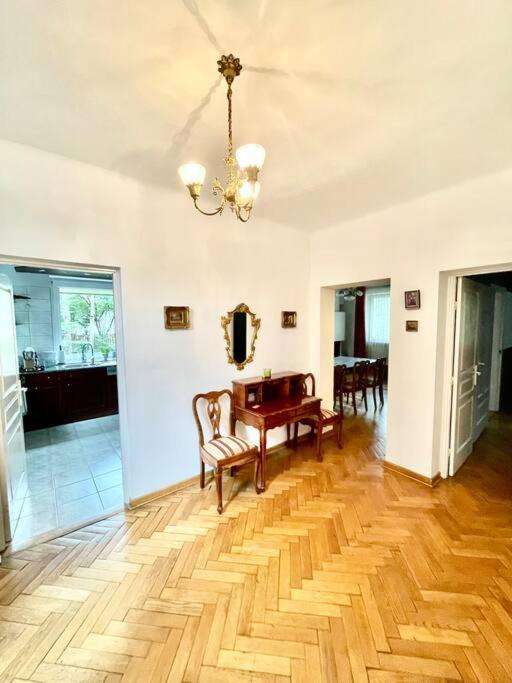Beautiful Villa With Garden In Milanowek Екстер'єр фото