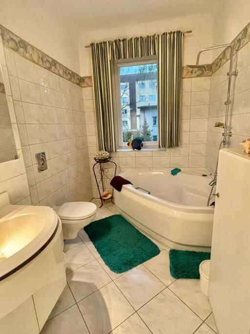 Beautiful Villa With Garden In Milanowek Екстер'єр фото