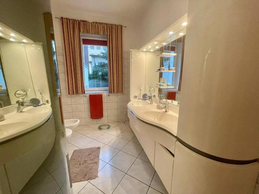 Beautiful Villa With Garden In Milanowek Екстер'єр фото