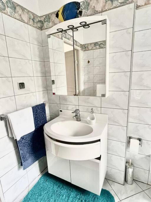 Beautiful Villa With Garden In Milanowek Екстер'єр фото